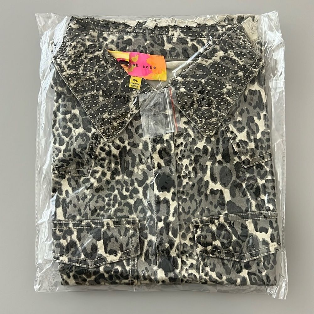 NWOT English Rose Animal Print Sleeveless Button Down Shirt Size M/L